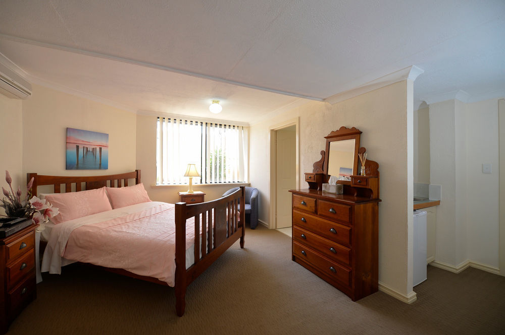 רוקינגהאם Palm Beach Guest House מראה חיצוני תמונה