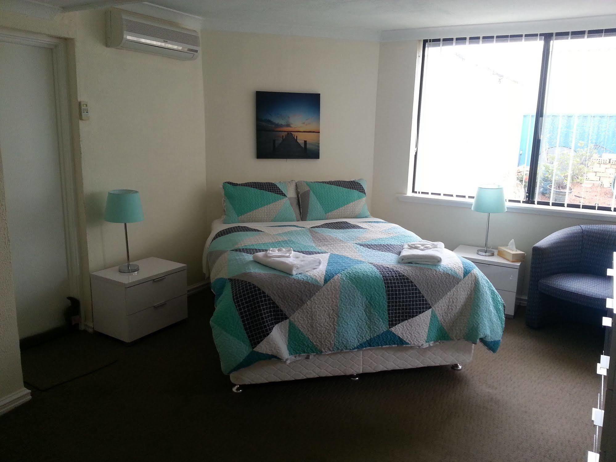 רוקינגהאם Palm Beach Guest House מראה חיצוני תמונה