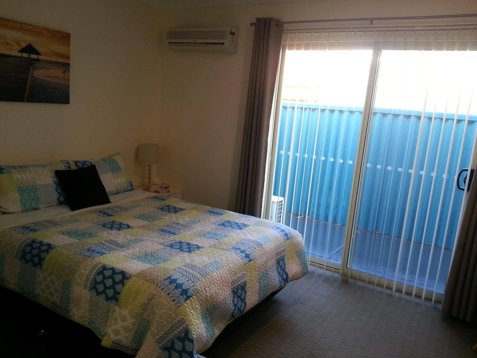 רוקינגהאם Palm Beach Guest House מראה חיצוני תמונה