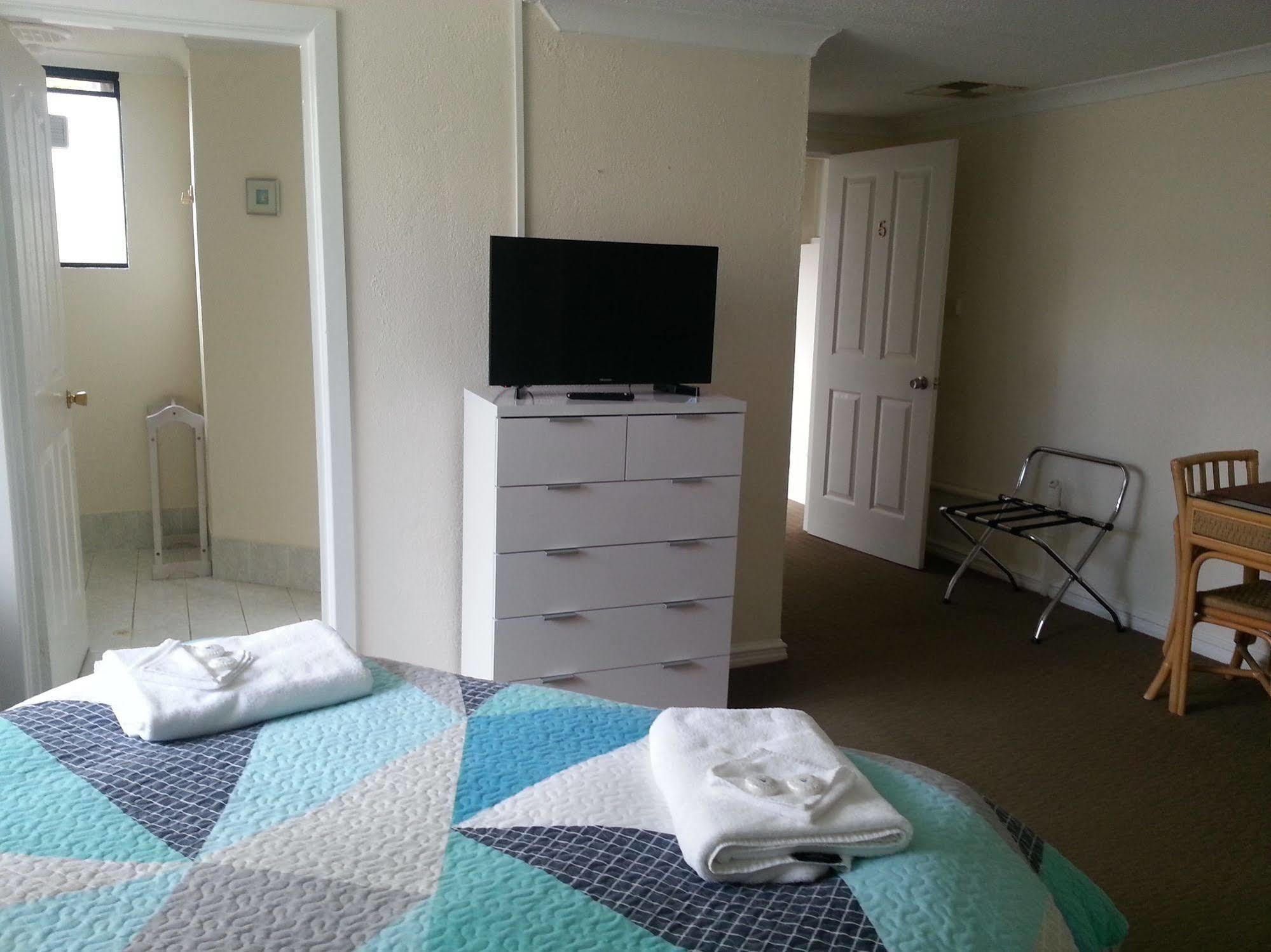 רוקינגהאם Palm Beach Guest House מראה חיצוני תמונה