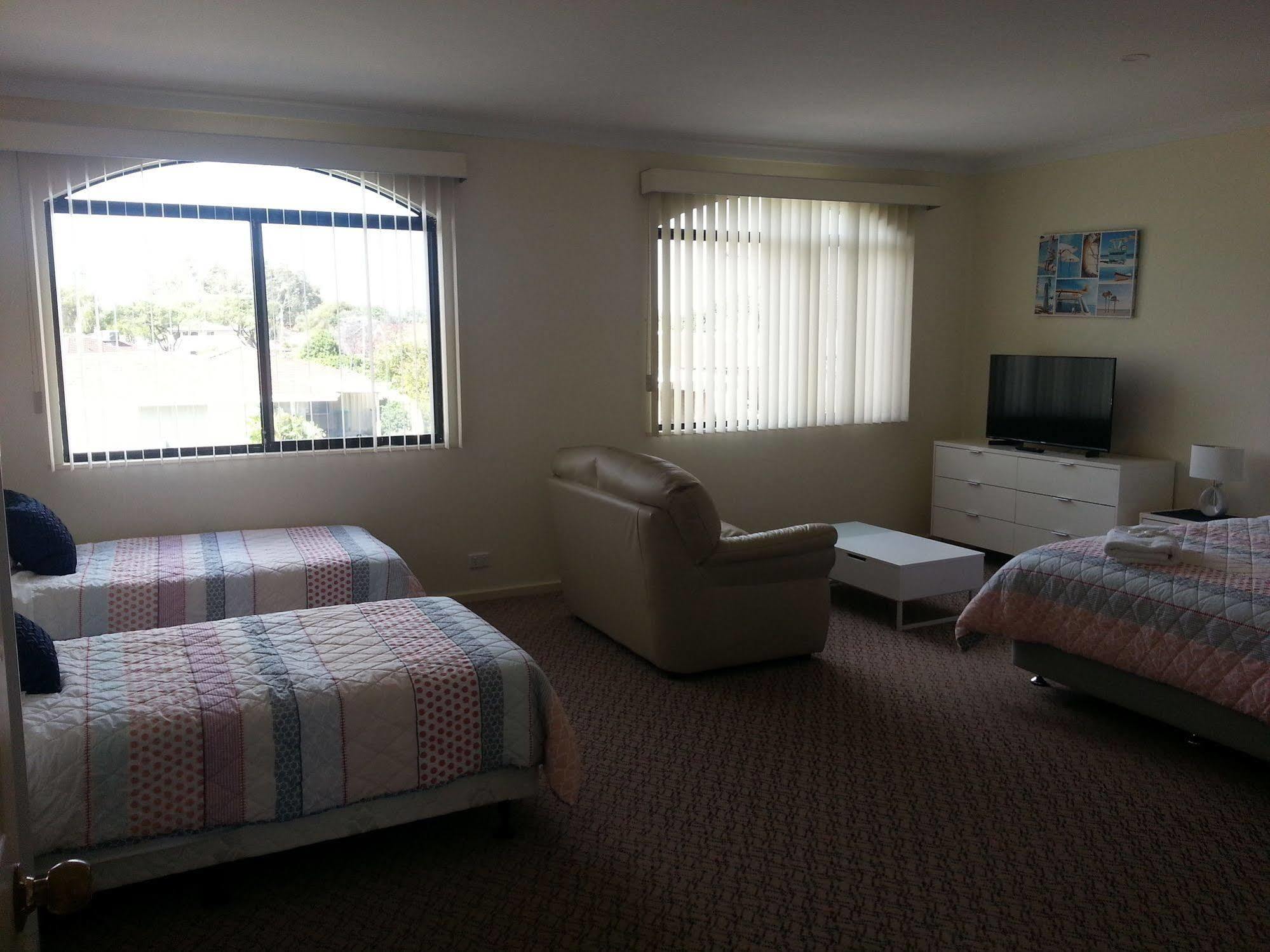 רוקינגהאם Palm Beach Guest House מראה חיצוני תמונה