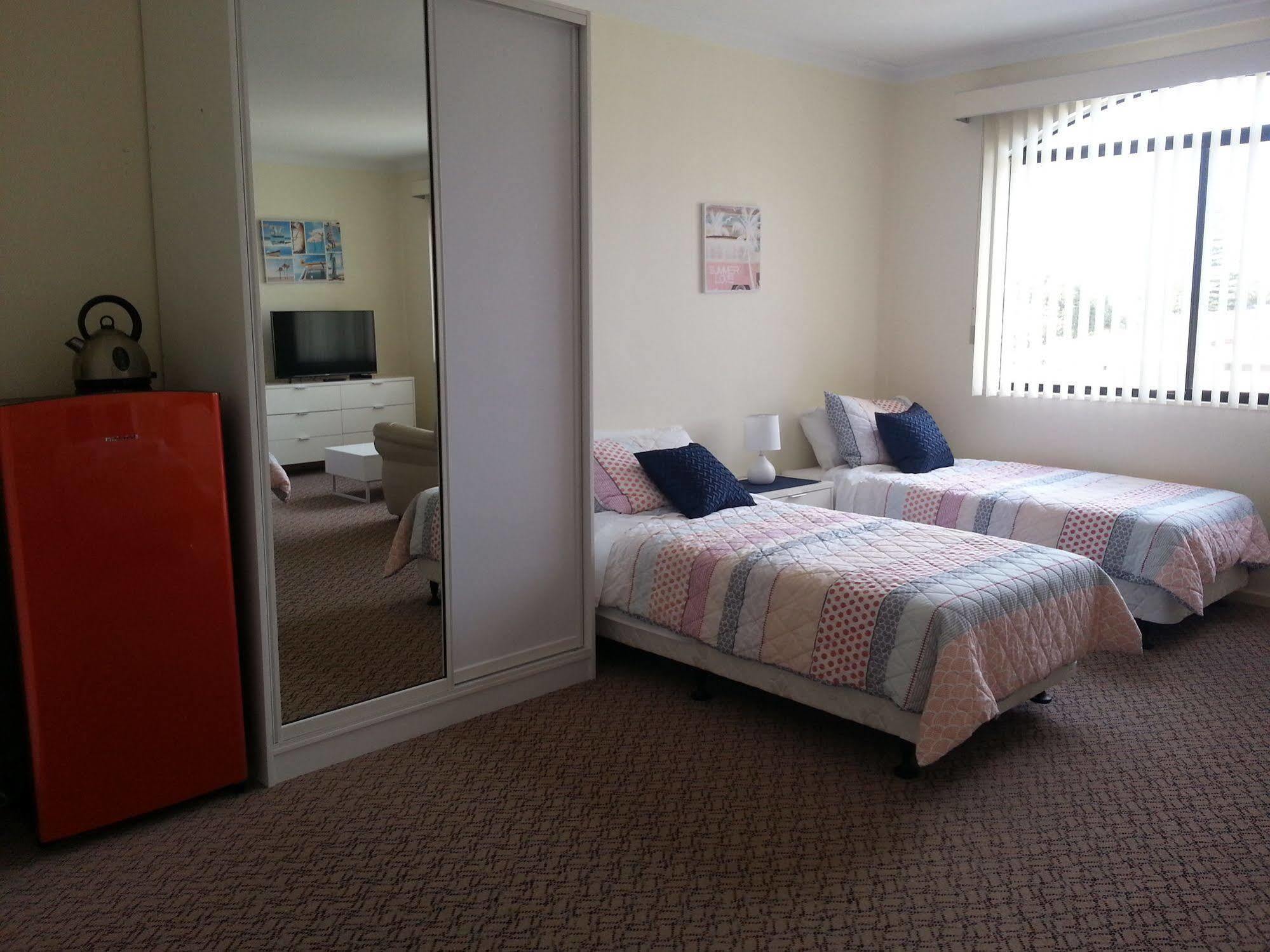 רוקינגהאם Palm Beach Guest House מראה חיצוני תמונה