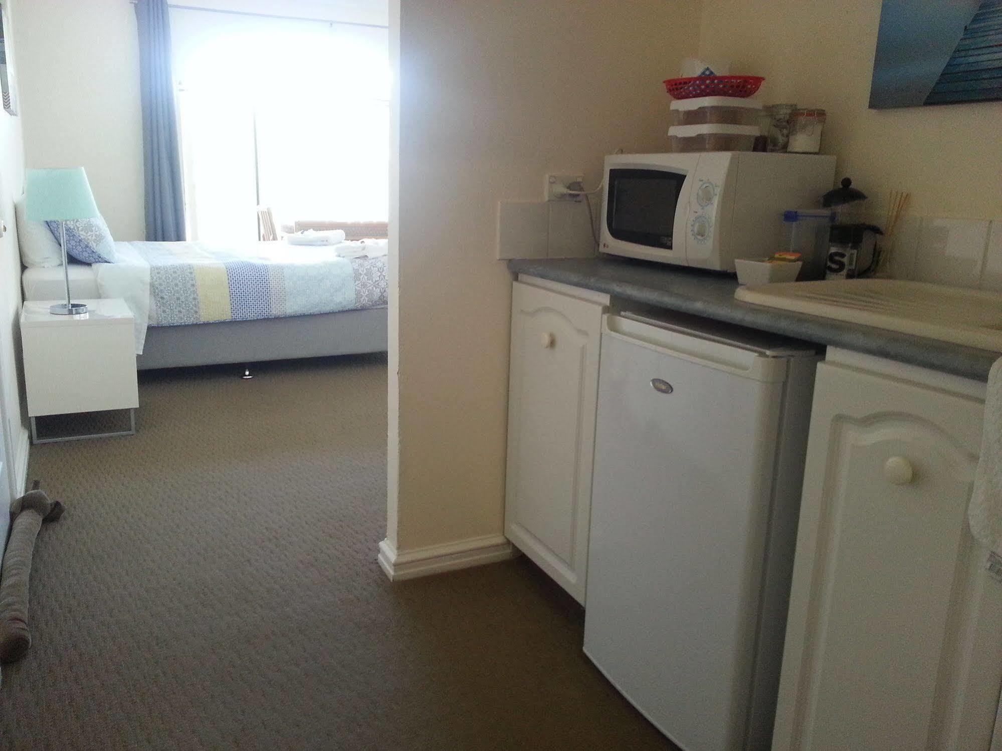 רוקינגהאם Palm Beach Guest House מראה חיצוני תמונה